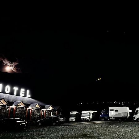 Hotel Pavilion Garden Kazbegi Bagian luar foto