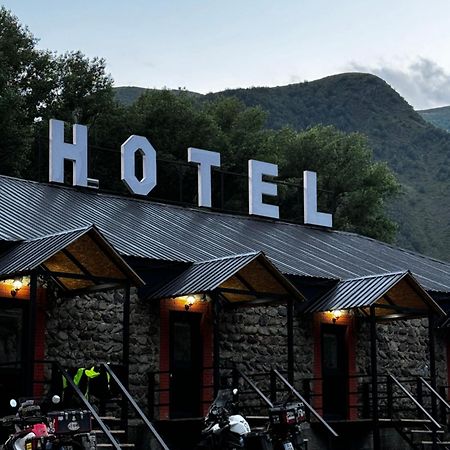Hotel Pavilion Garden Kazbegi Bagian luar foto