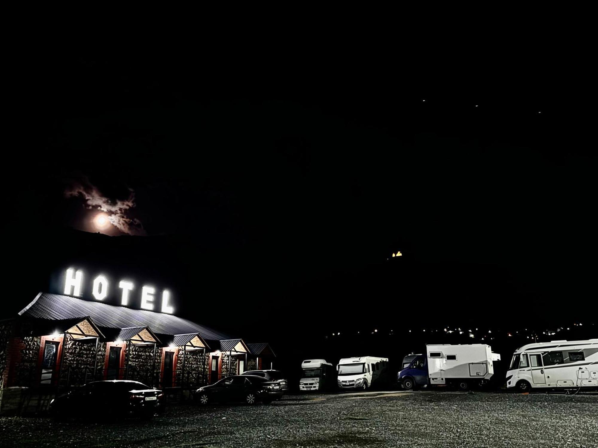 Hotel Pavilion Garden Kazbegi Bagian luar foto