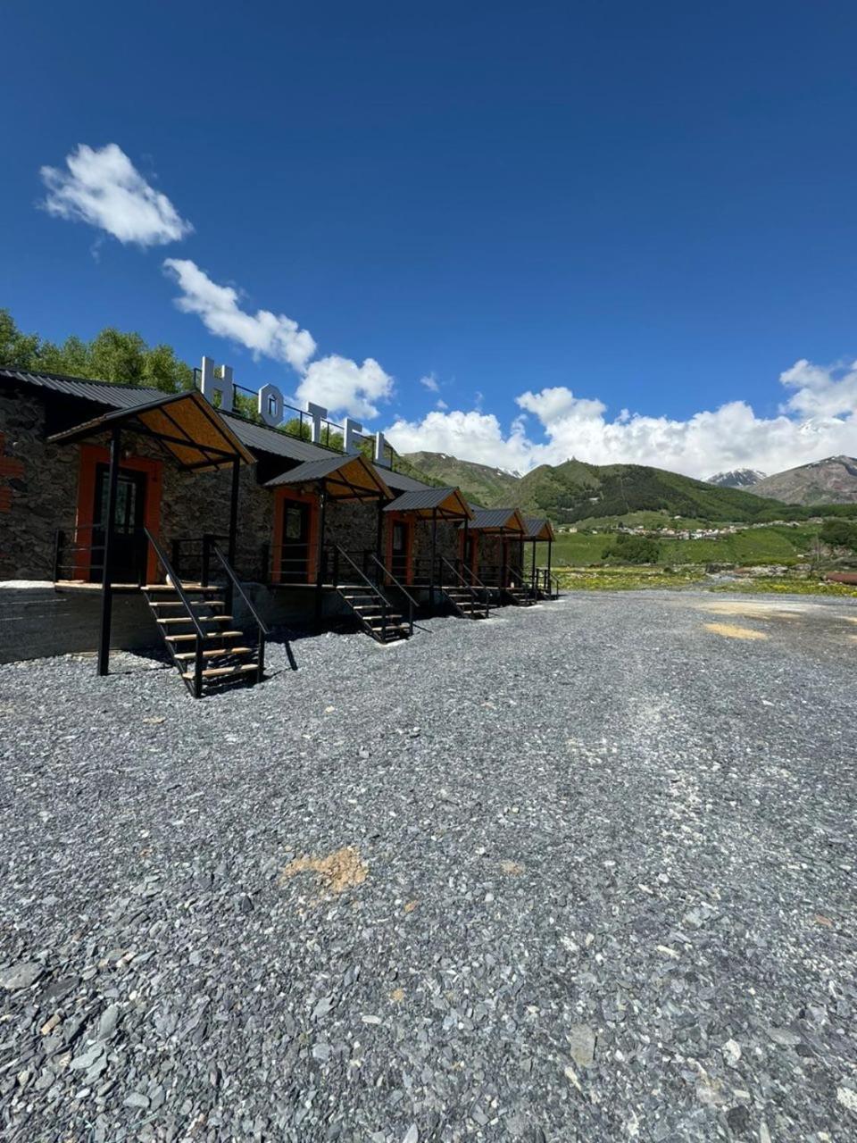 Hotel Pavilion Garden Kazbegi Bagian luar foto